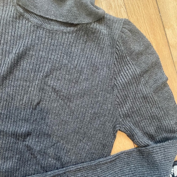 TopShop - Knit Turtleneck SZ 4 - Picture 2 of 4